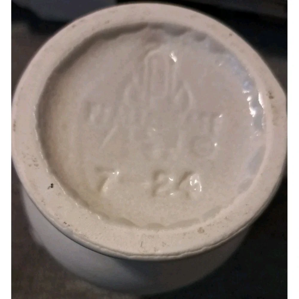 Vintage‎ Pfaltzgraff Yorktowne Stoneware Cream/Milk/Syrup/Gravy Pitcher #7-24